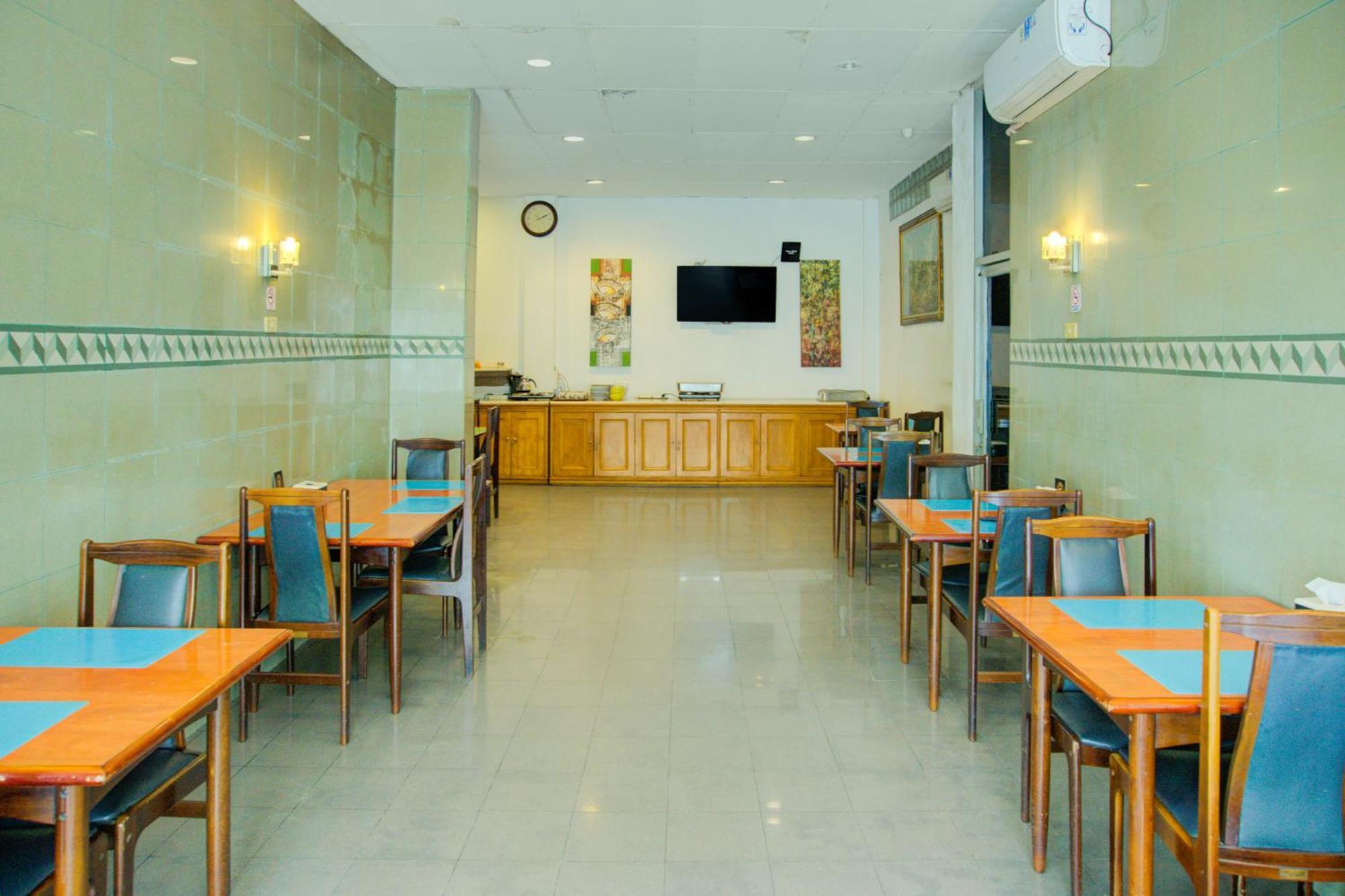 Townhouse Oak Palembang Near Jembatan Ampera Formerly Azzura Hotel Экстерьер фото