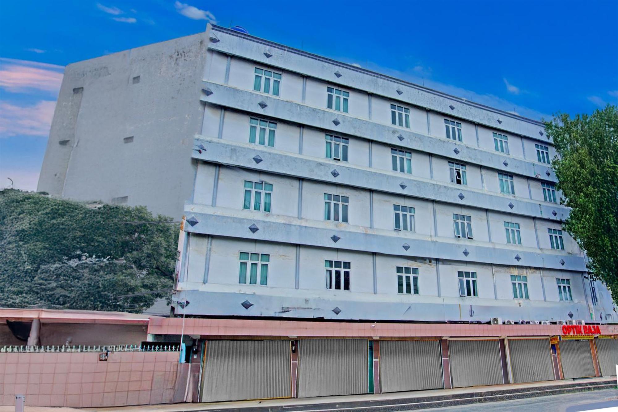 Townhouse Oak Palembang Near Jembatan Ampera Formerly Azzura Hotel Экстерьер фото