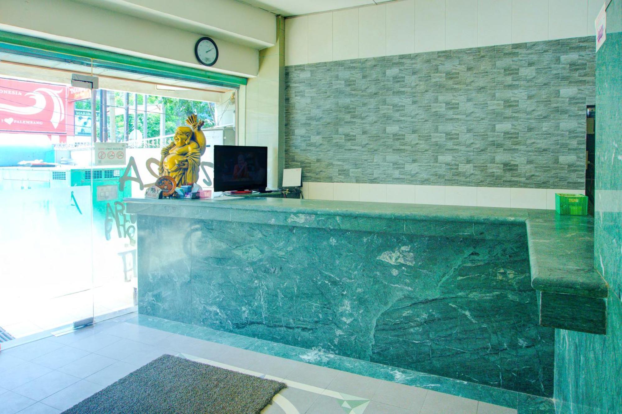 Townhouse Oak Palembang Near Jembatan Ampera Formerly Azzura Hotel Экстерьер фото