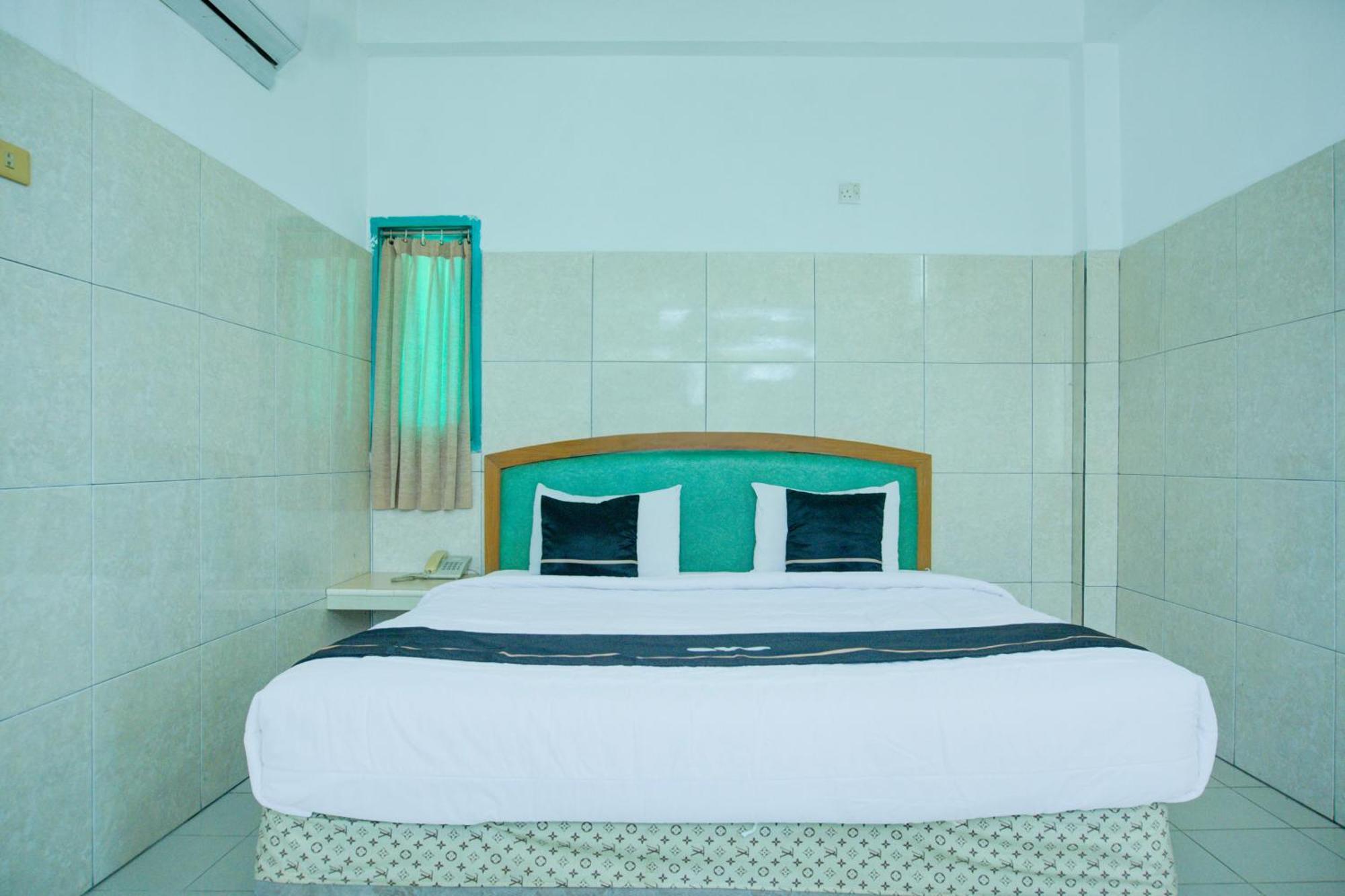 Townhouse Oak Palembang Near Jembatan Ampera Formerly Azzura Hotel Экстерьер фото