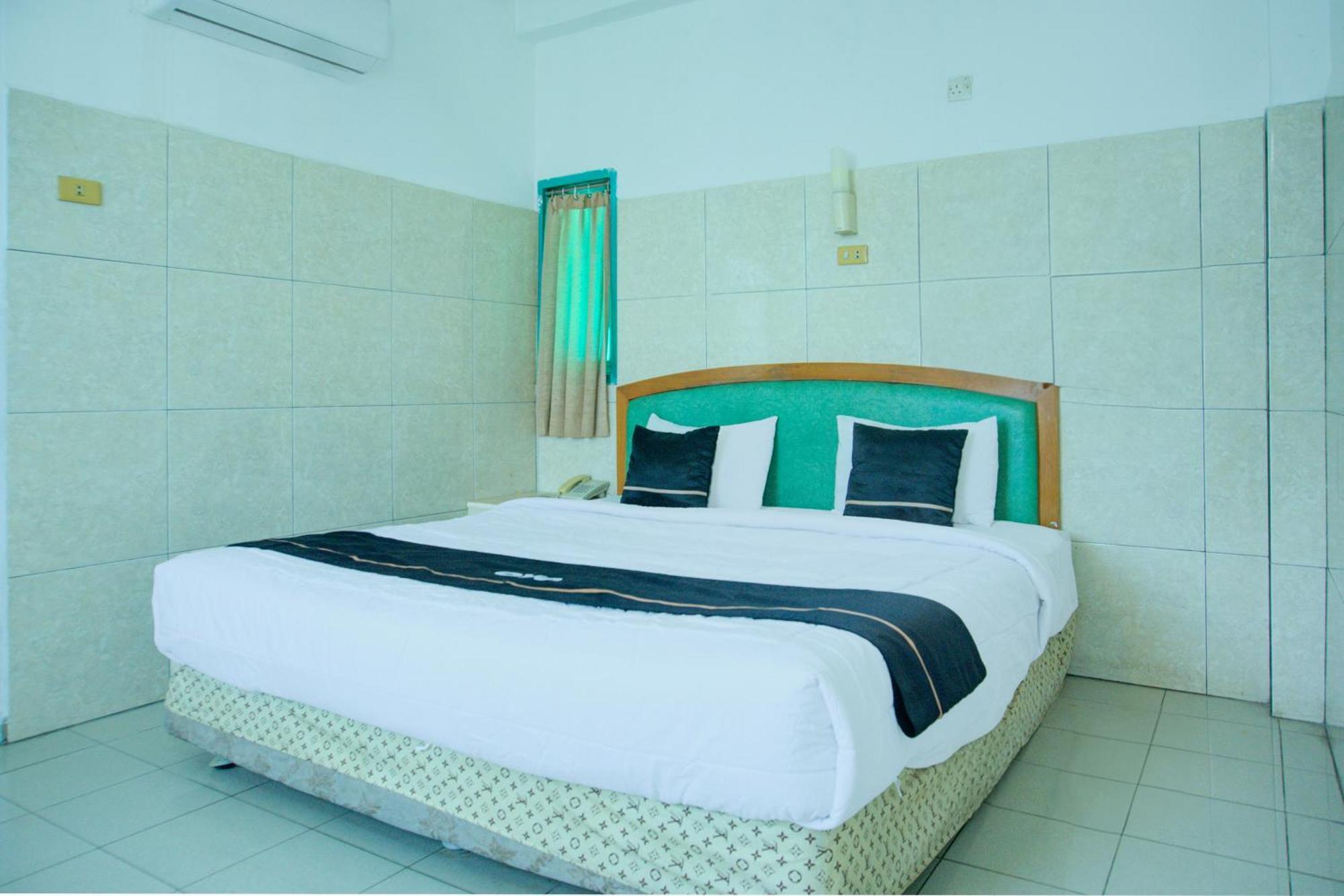 Townhouse Oak Palembang Near Jembatan Ampera Formerly Azzura Hotel Экстерьер фото