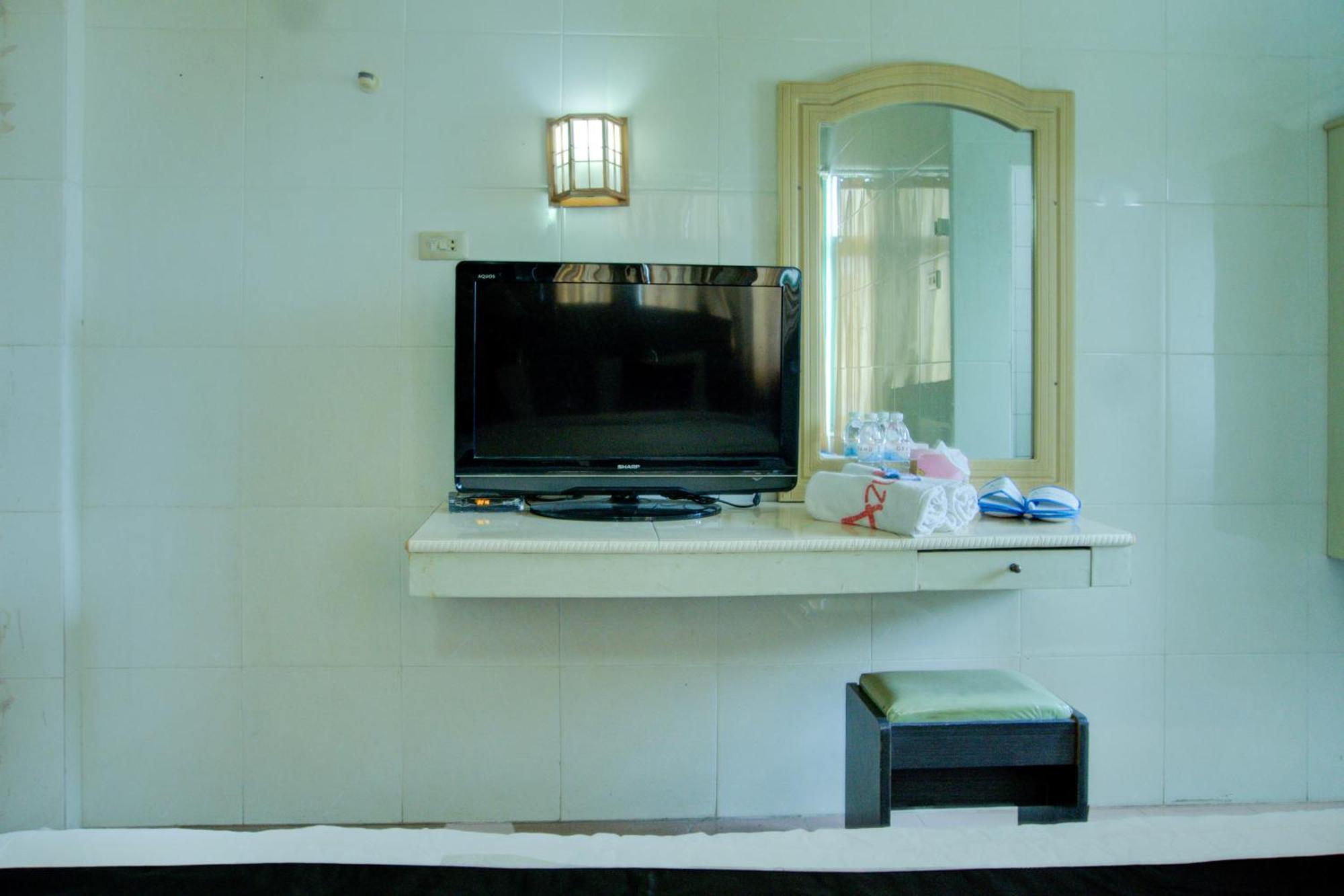 Townhouse Oak Palembang Near Jembatan Ampera Formerly Azzura Hotel Экстерьер фото