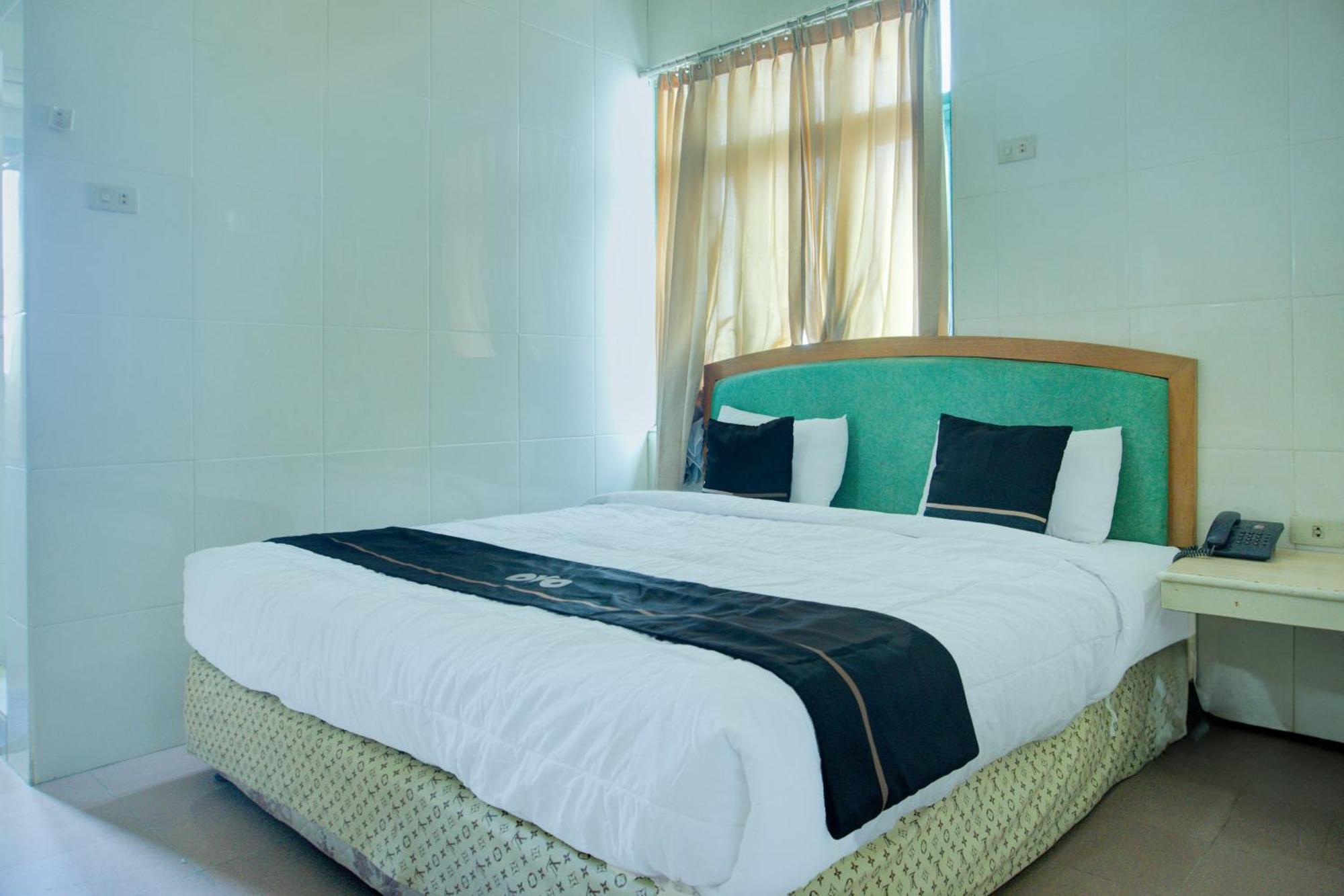 Townhouse Oak Palembang Near Jembatan Ampera Formerly Azzura Hotel Экстерьер фото
