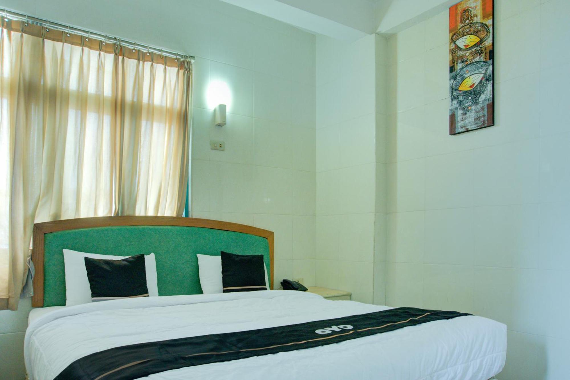 Townhouse Oak Palembang Near Jembatan Ampera Formerly Azzura Hotel Экстерьер фото