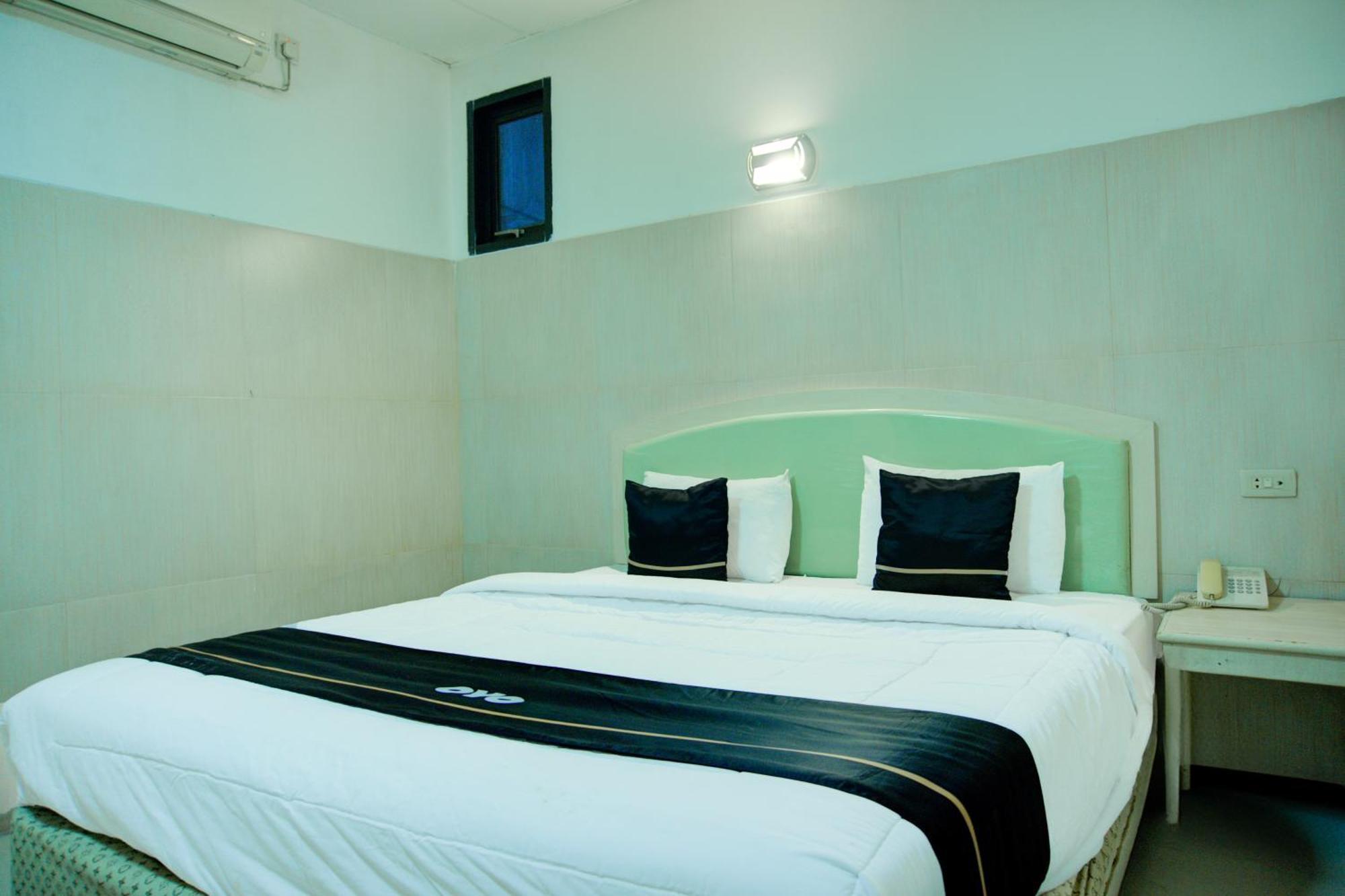 Townhouse Oak Palembang Near Jembatan Ampera Formerly Azzura Hotel Экстерьер фото