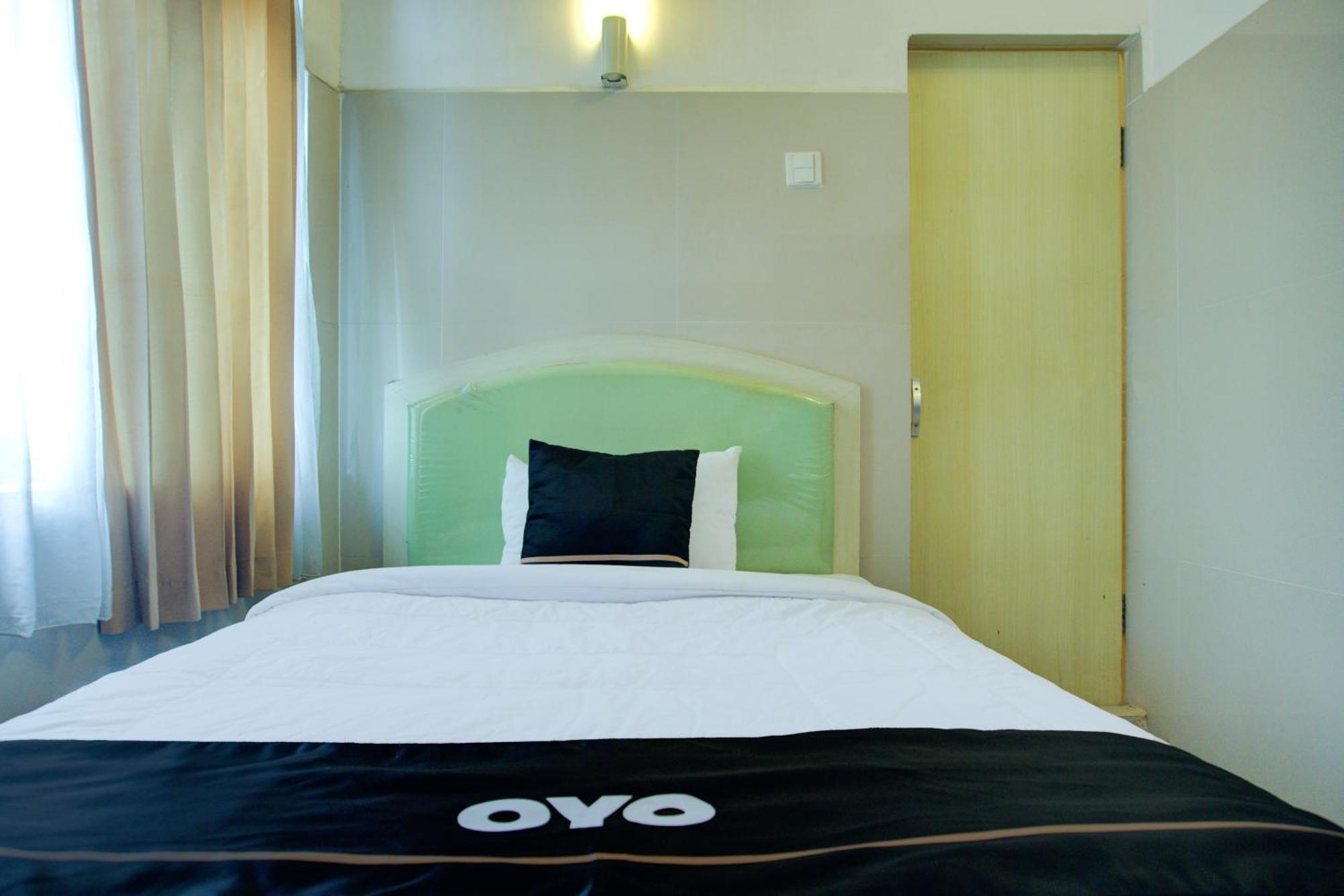 Townhouse Oak Palembang Near Jembatan Ampera Formerly Azzura Hotel Экстерьер фото