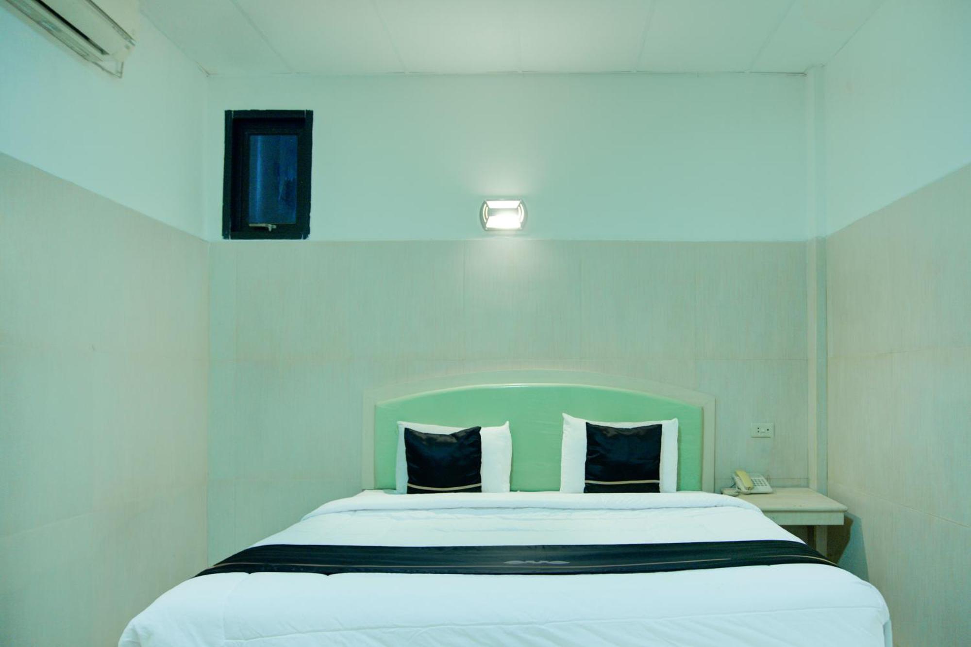 Townhouse Oak Palembang Near Jembatan Ampera Formerly Azzura Hotel Экстерьер фото