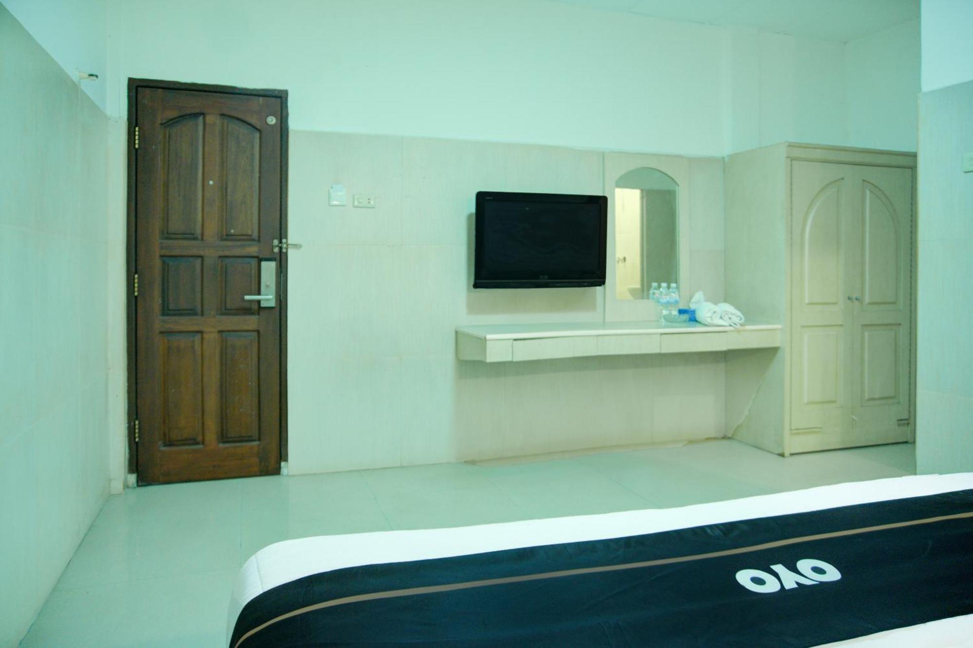 Townhouse Oak Palembang Near Jembatan Ampera Formerly Azzura Hotel Экстерьер фото